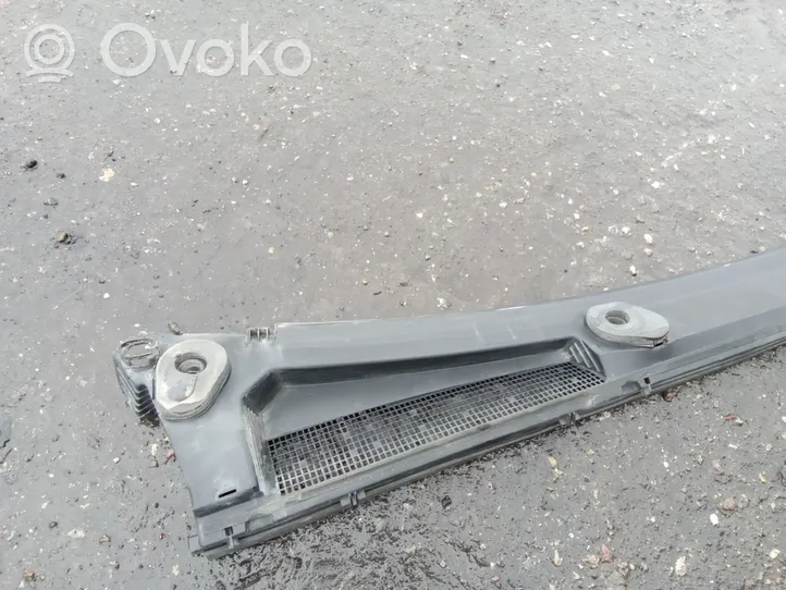 Opel Vivaro Rivestimento del tergicristallo 668114748R