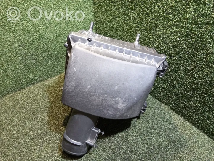 Opel Vivaro Air filter box 165006196R