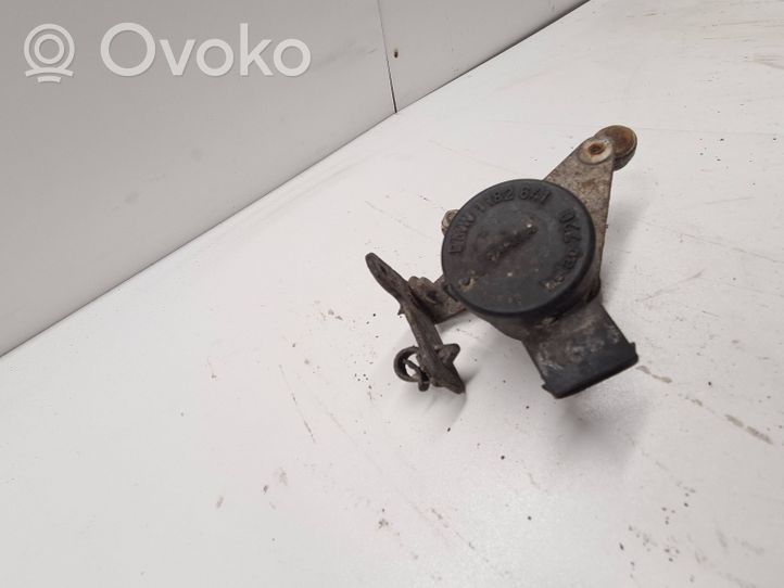 BMW 7 E38 Sensore di livello altezza frontale sospensioni 1182641