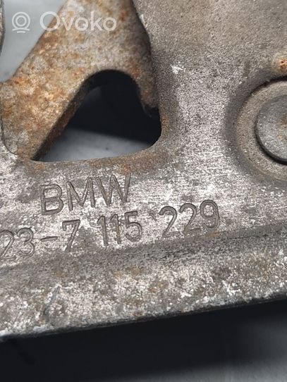 BMW X3 E83 Konepellin lukituksen vastakappale 7115229