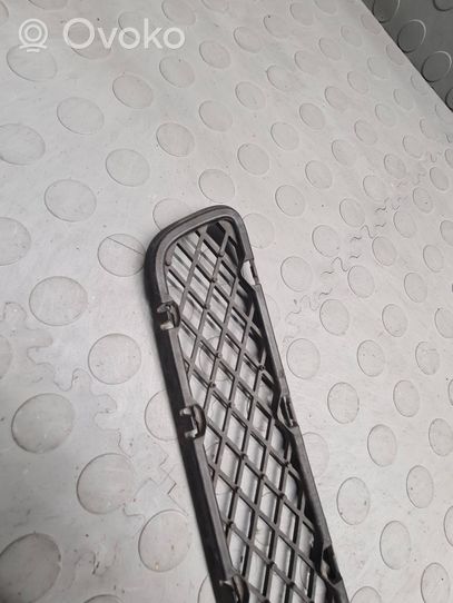 BMW X3 E83 Grille inférieure de pare-chocs avant 3416512