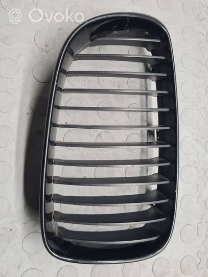 BMW 1 E82 E88 Grille de calandre avant 7166440