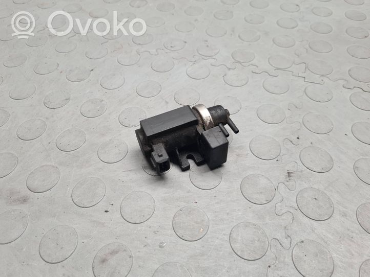 BMW 5 E39 Vacuum valve 7227960