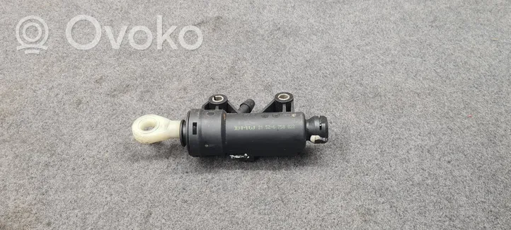 BMW 5 E39 Clutch slave cylinder 6758822