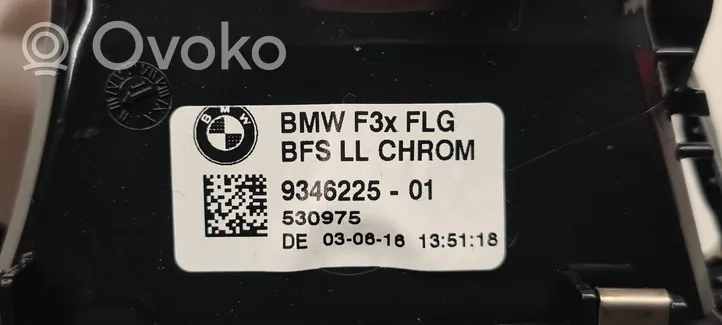 BMW 3 F30 F35 F31 Kojelaudan sivutuuletussuuttimen kehys 9346225