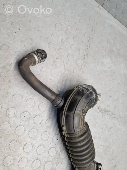 BMW 1 F20 F21 Turboahtimen ilmanoton letku 8578651