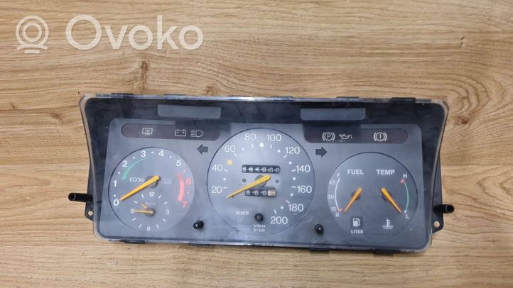 Saab 900 Speedometer (instrument cluster) 8581332