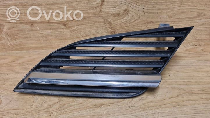 Nissan Primera Grille de calandre avant 62330AU300