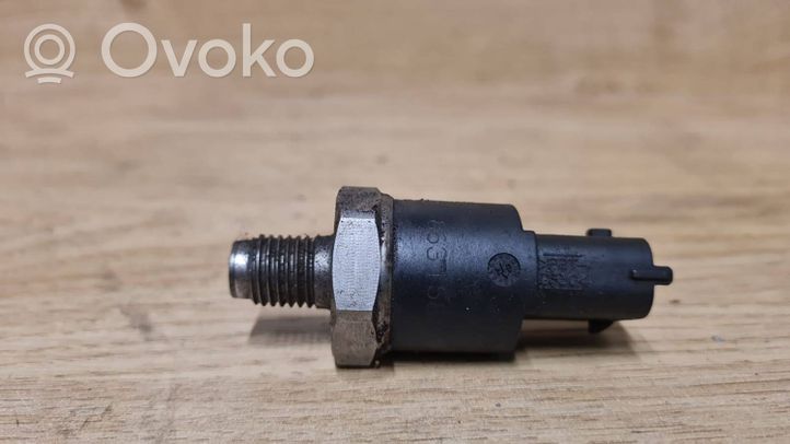 Volvo S60 Distributore del carburante agli iniettori 8631588