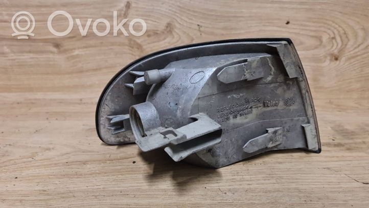 Audi A4 S4 B5 8D Indicatore di direzione del parafango anteriore 6R01490