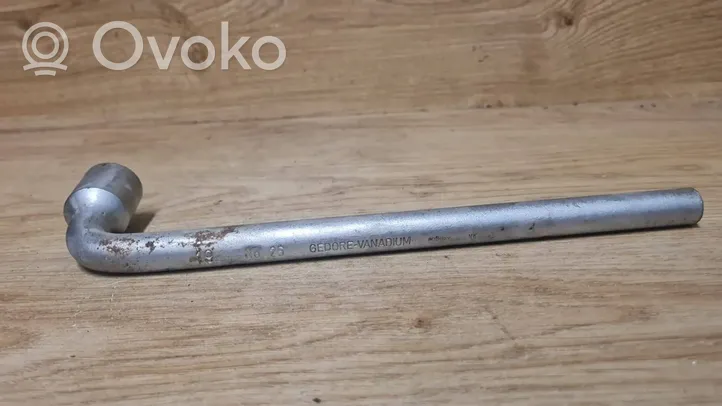 Volvo S60 Wheel nut wrench 