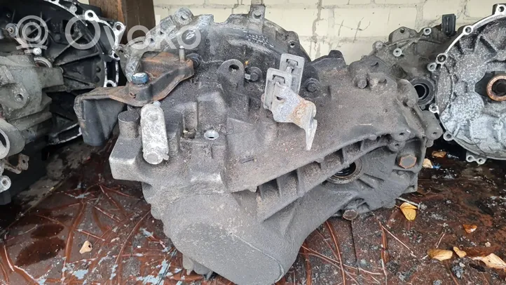 Volvo S60 Mechaninė 5 pavarų dėžė P8647073