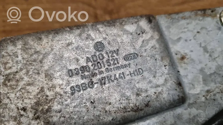Ford Mondeo MK I Silniczek wycieraczki szyby tylnej 0390201521
