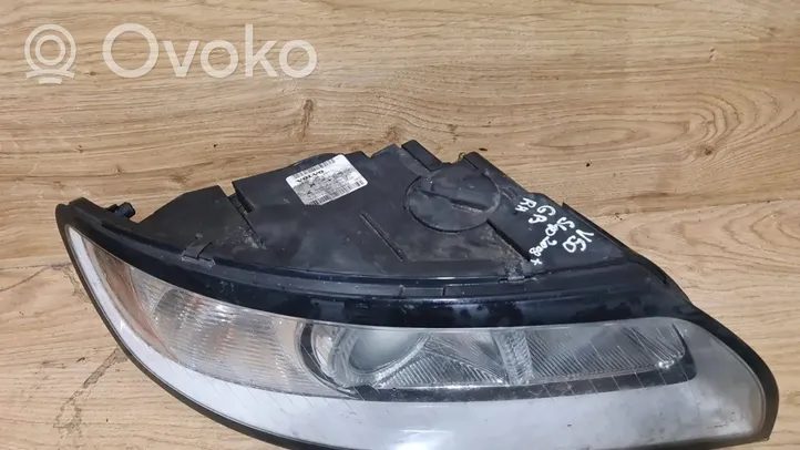 Volvo S40 Lampa przednia 31265701