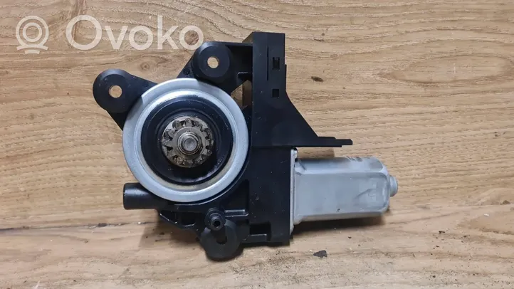 Volvo V70 Front door window regulator motor 970713101