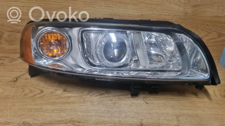Volvo S60 Lampa przednia 30698571
