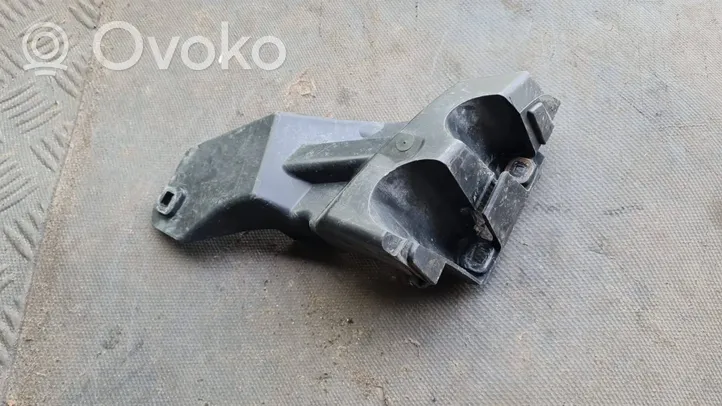 Volvo V70 Uchwyt / Mocowanie zderzaka tylnego 08693384