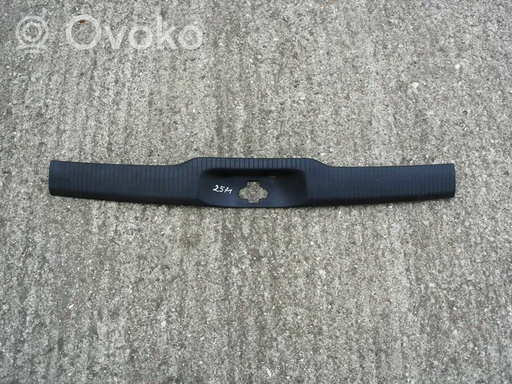 Volkswagen Golf III Rivestimento di protezione sottoporta del bagagliaio/baule 1H9863459