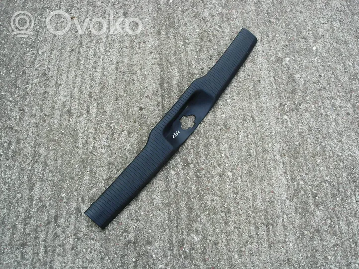 Volkswagen Golf III Rivestimento di protezione sottoporta del bagagliaio/baule 1H9863459