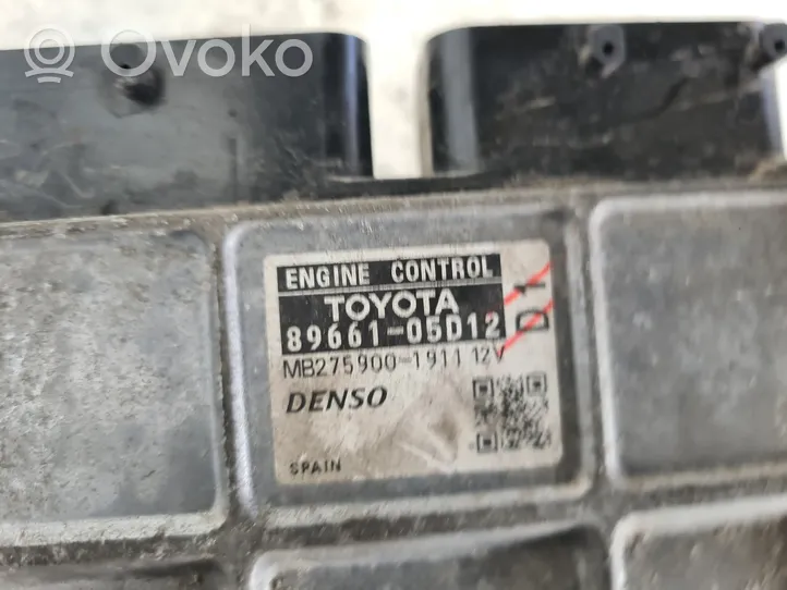 Toyota Avensis T250 Variklio valdymo blokas 8966105D12