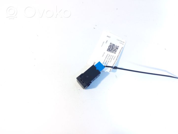 Nissan Qashqai Antipraslidimo/ sukibimo (ASR) jungtukas 083492