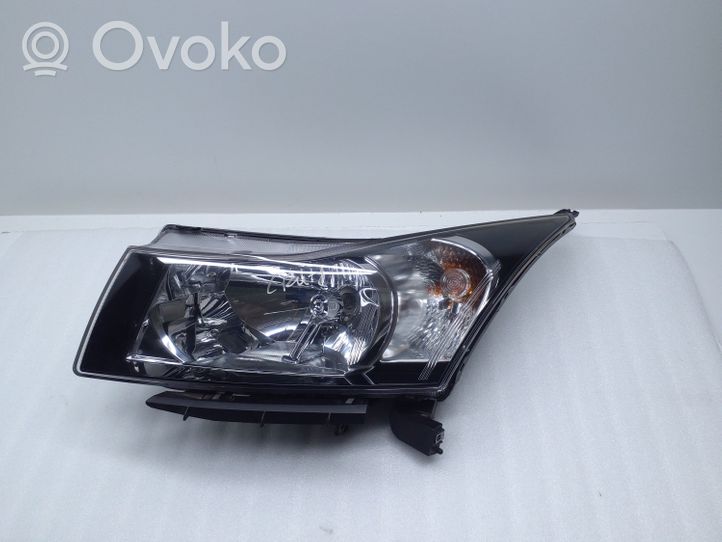 Chevrolet Cruze Lampa przednia J30013063