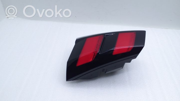 Peugeot 5008 II Lampy tylnej klapy bagażnika 9811027780