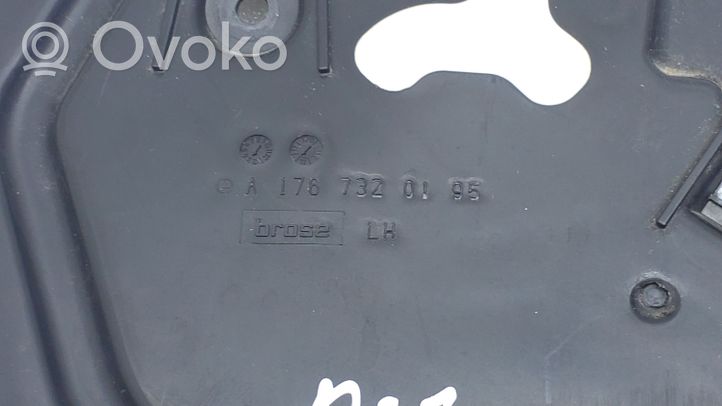 Mercedes-Benz A W176 Inne elementy wykończeniowe drzwi tylnych A1767320195