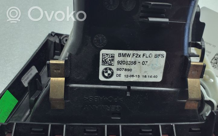 BMW 1 F20 F21 Boczna kratka nawiewu deski rozdzielczej 9205356