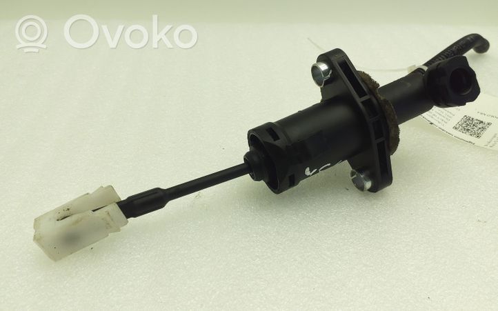 Volkswagen Polo V 6R Główny cylinder sprzęgła 6R0721388