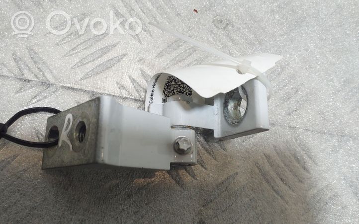 Porsche Cayenne (92A) Cerniera superiore della portiera posteriore 8K0831402A