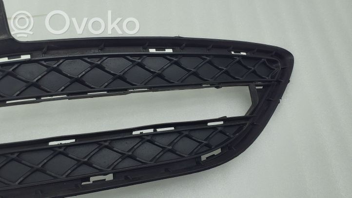 Mercedes-Benz B W246 W242 Etupuskurin alempi jäähdytinsäleikkö A2468850722