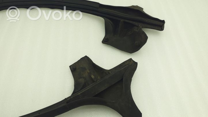 Jeep Cherokee Uszczelka tylnej szyby klapy bagażnika 55360065AB