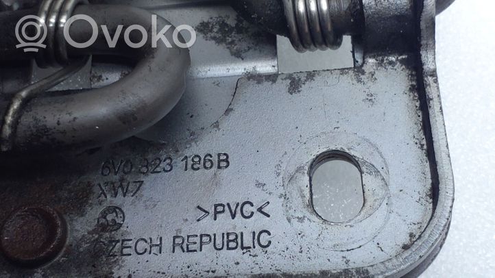 Skoda Fabia Mk3 (NJ) Anello/gancio chiusura/serratura del vano motore/cofano 6V0823186B