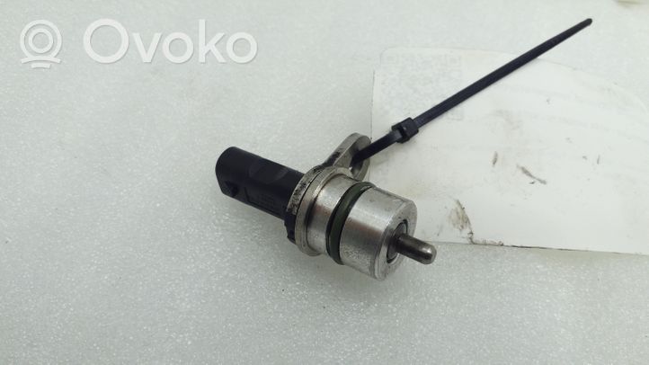 Volkswagen PASSAT B8 Sonde de température de liquide de refroidissement 079919523B