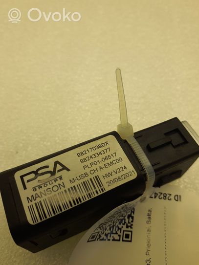 Citroen C4 III e-C4 Connettore plug in USB 98217039DX
