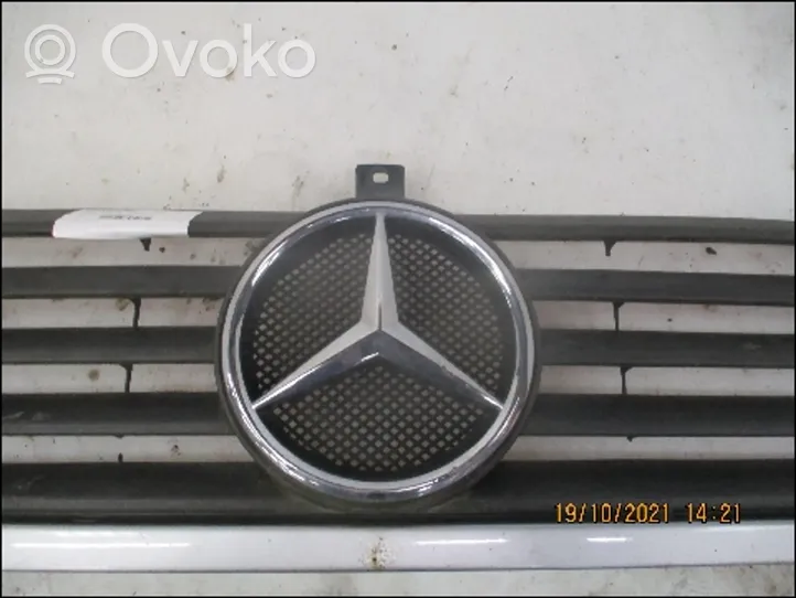 Mercedes-Benz Vito Viano W638 Priekšējais režģis 6388800483