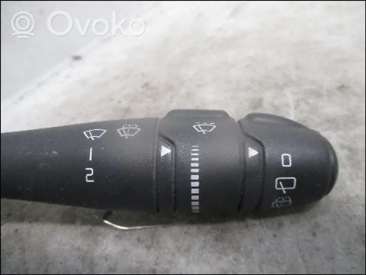 Renault Twingo II Wiper control stalk 7701048915