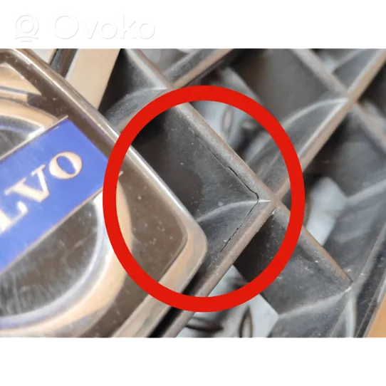 Volvo S60 Grille calandre supérieure de pare-chocs avant 08693331