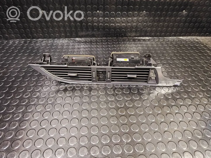 Audi A7 S7 4G Centrinės oro grotelės 4G2820951F