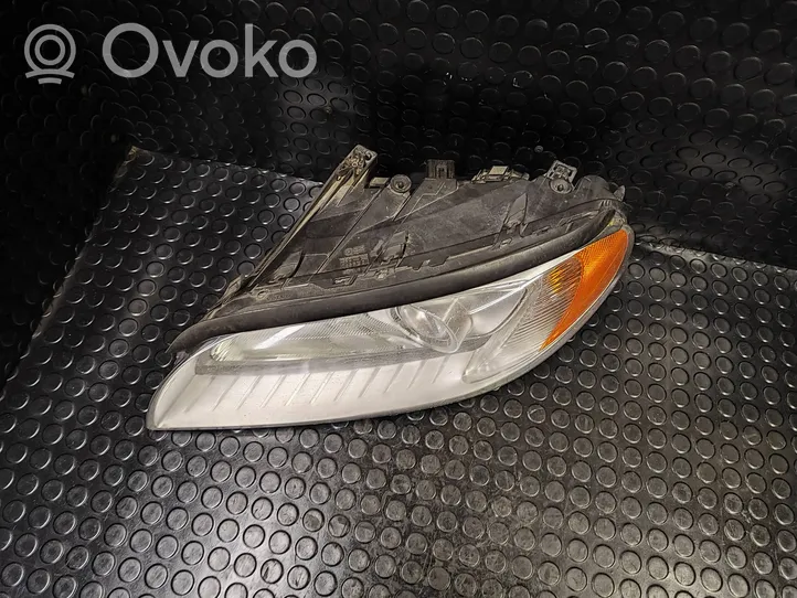 Volvo V70 Lampa przednia 31214347