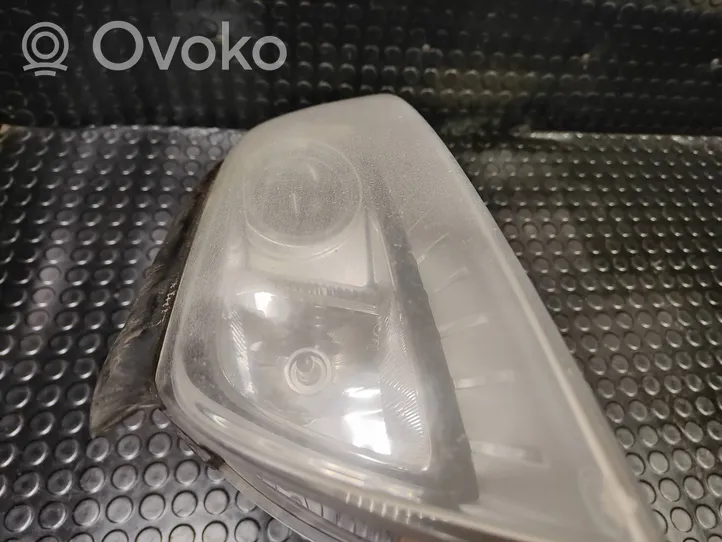 Volvo V70 Lampa przednia 31214347