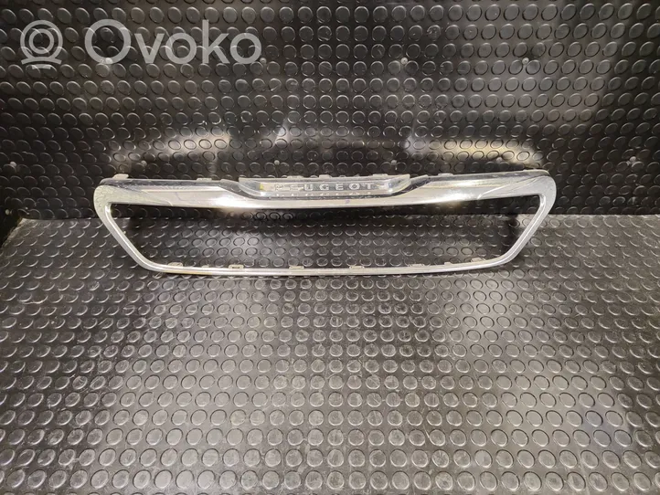 Peugeot 308 Maskownica / Grill / Atrapa górna chłodnicy AA35899408