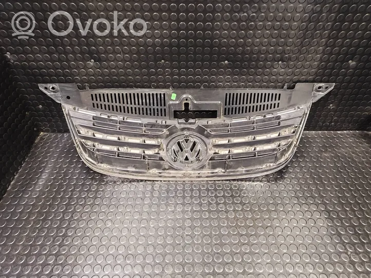 Volkswagen Tiguan Grotelės priekinės 5N0853653A