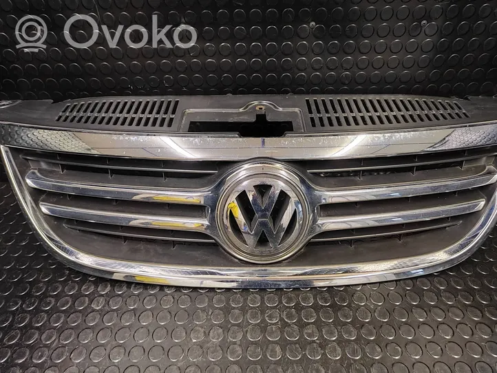 Volkswagen Tiguan Grotelės priekinės 5N0853653A