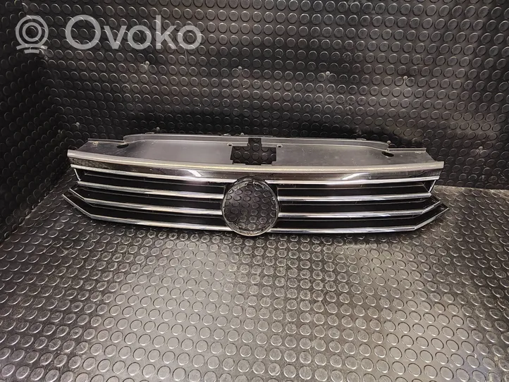 Volkswagen PASSAT B8 Etupuskurin ylempi jäähdytinsäleikkö 3G0853653D