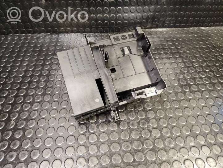 Audi Q5 SQ5 Navigācijas GPS ierīces stiprinājums / turētājs 8R0035209B