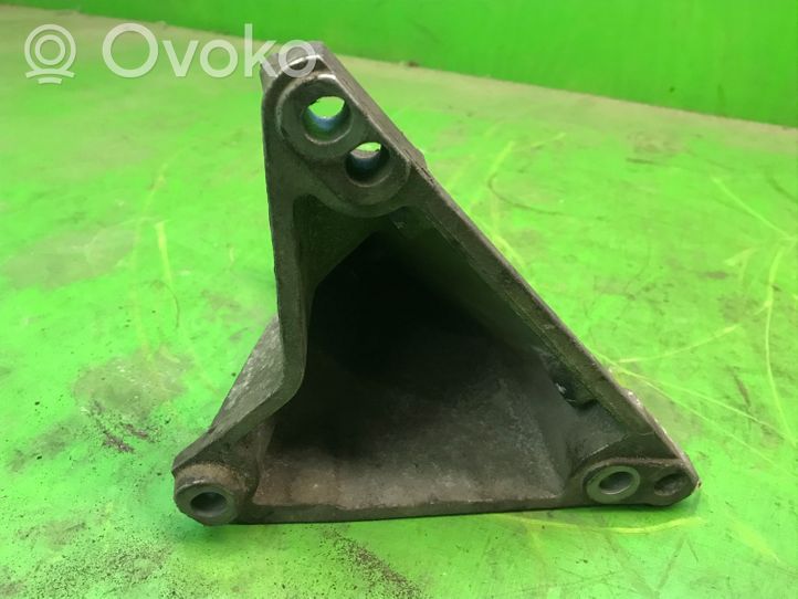 Volkswagen PASSAT B5.5 Engine mounting bracket 8D0199308F