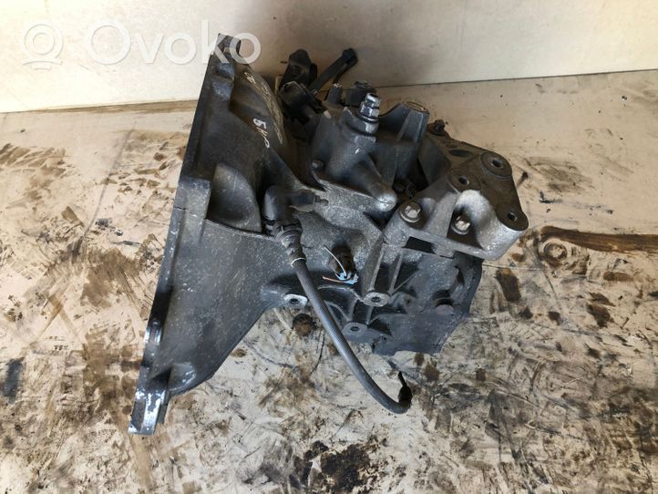 Opel Corsa D Manuaalinen 5-portainen vaihdelaatikko 55355489