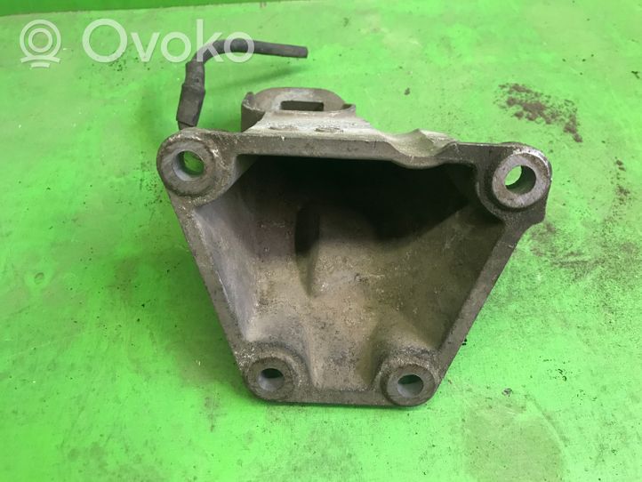 Audi 100 S4 C4 Supporto di montaggio del motore (usato) 8A0199308E